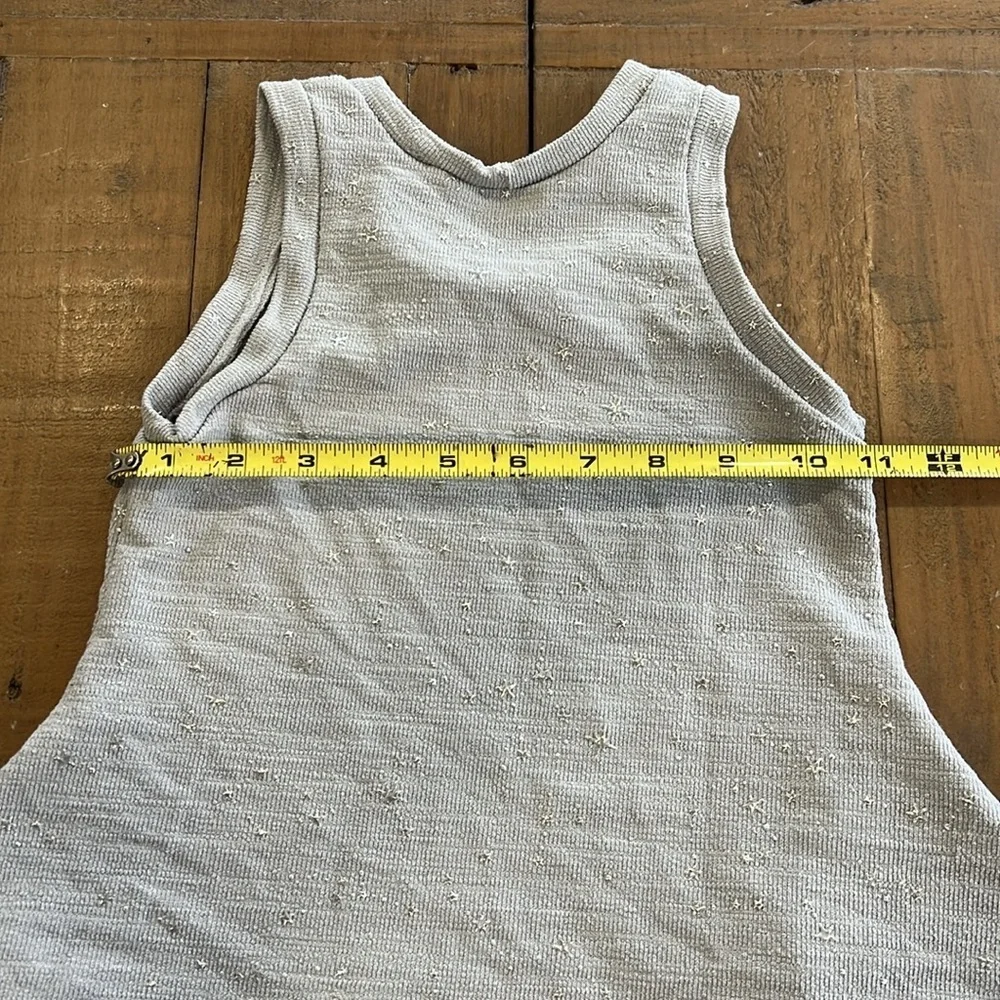 N/A gray gauze